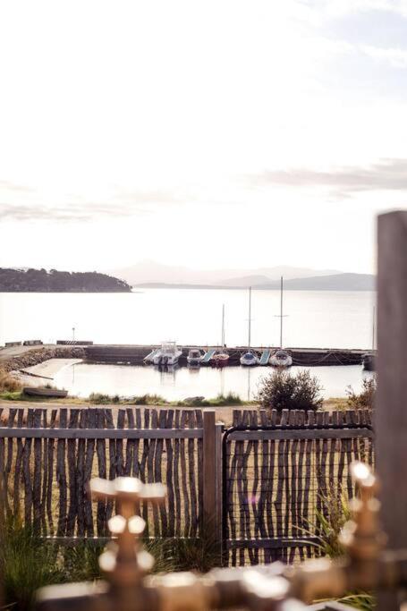 Bruny Boathouse Bed & Breakfast Alonnah Ngoại thất bức ảnh
